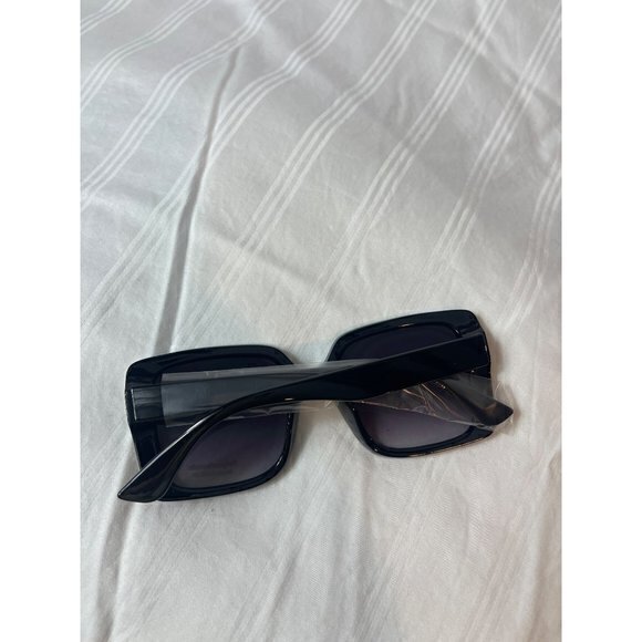 Unexpected Wonderment Square Frame‎ Side Metal Textured Detail Sunglasses Black - Picture 6 of 6